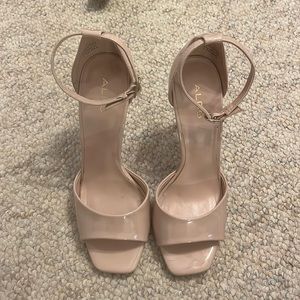 Aldo 4.5” shiny nude heel, worn 2x. Excellent condition